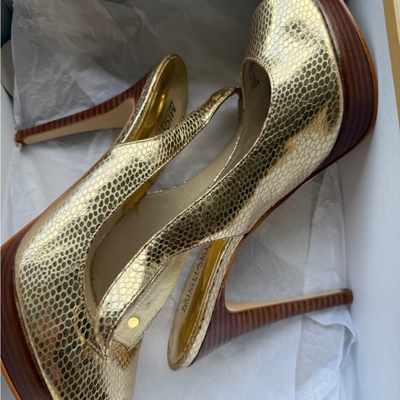 Michael Kors Gold Peep Toe Women's Shoes - Picture 7 of 8